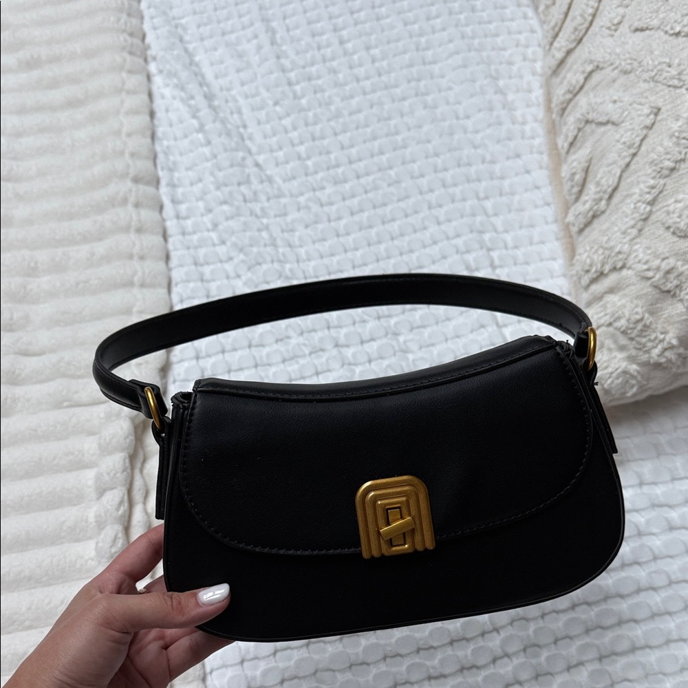 Elegant Black Shoulder Bag